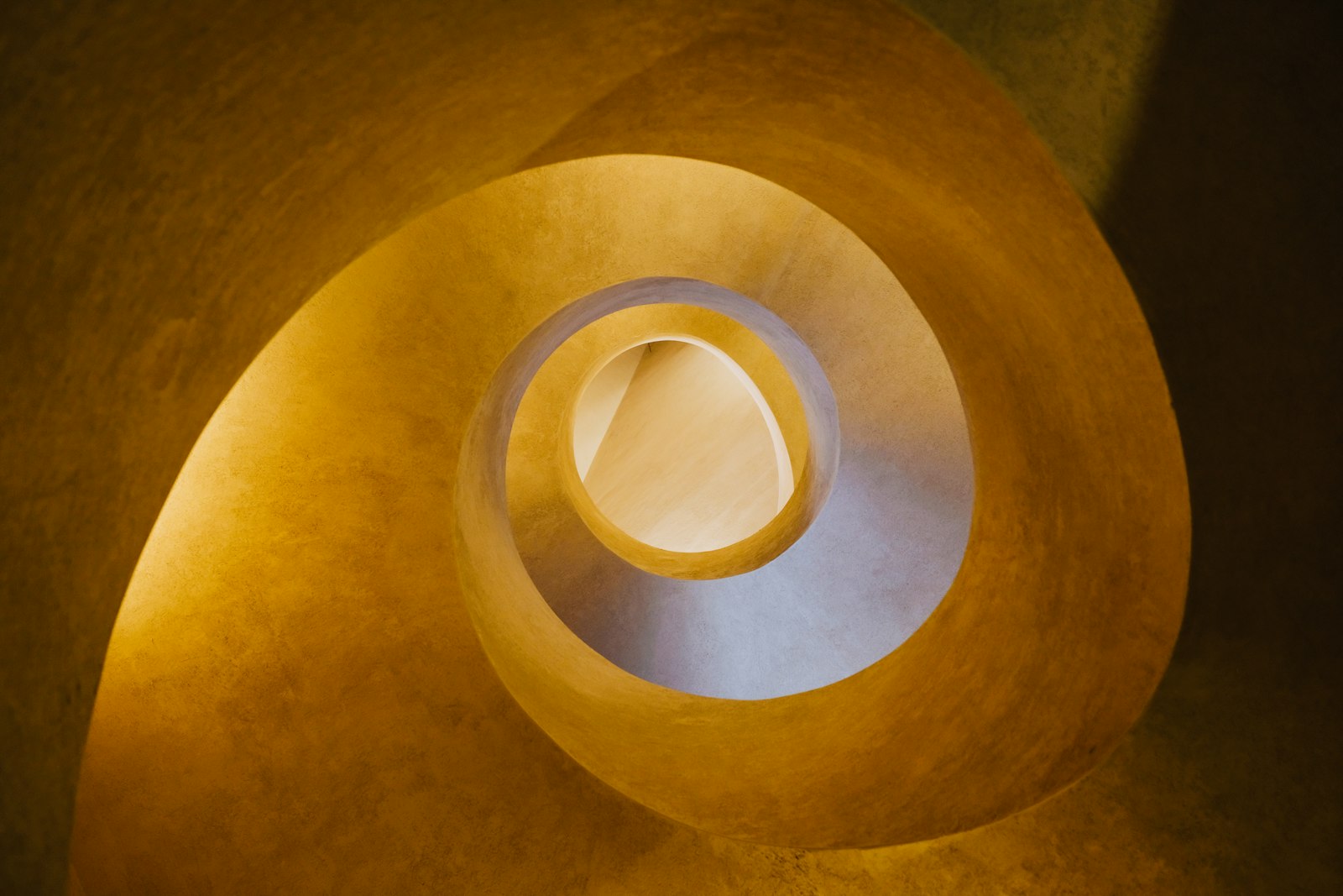 Escalier en spirale symbolisant l'évolution